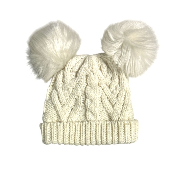 Toddler big pompom hat 😍 - Picture 1 of 1